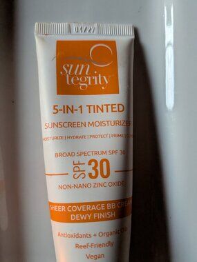 Suntegrity 5-IN-1 Tinted Sunscreen Moisturizer, Broad Spectrum SPF 30 |
